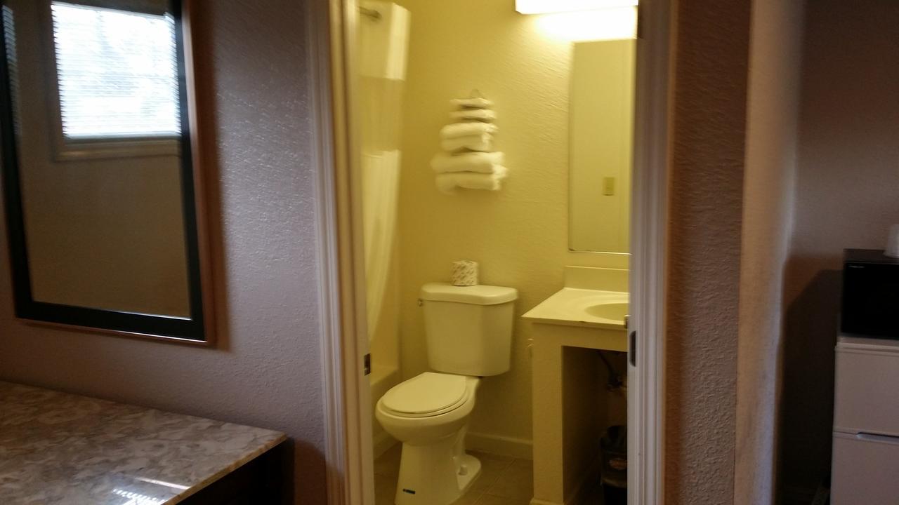 Redwood Inn Willits Eksteriør billede