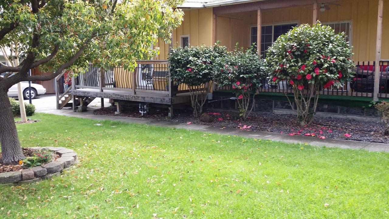 Redwood Inn Willits Eksteriør billede