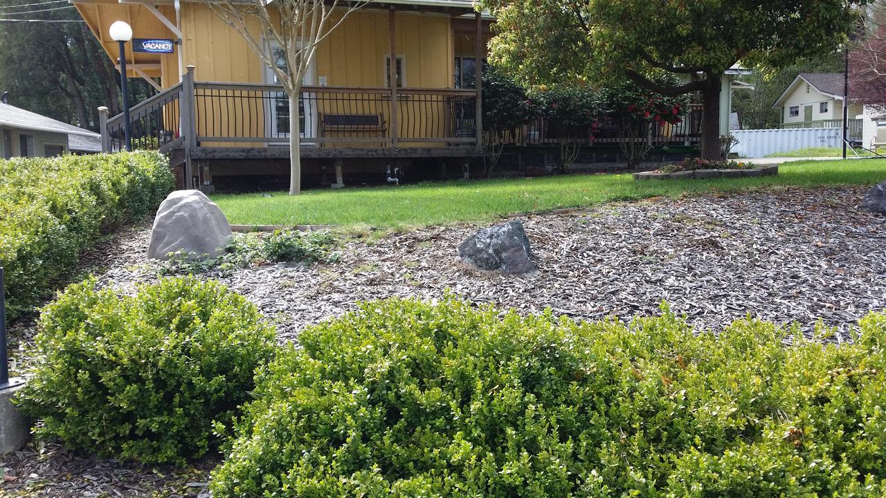 Redwood Inn Willits Eksteriør billede