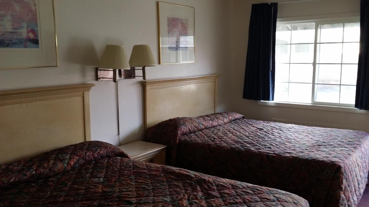 Redwood Inn Willits Eksteriør billede